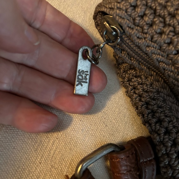 TheSak crochet bag, zipper close, lined 2strap, taupe, logo dangle + colorsplash - Picture 5 of 12